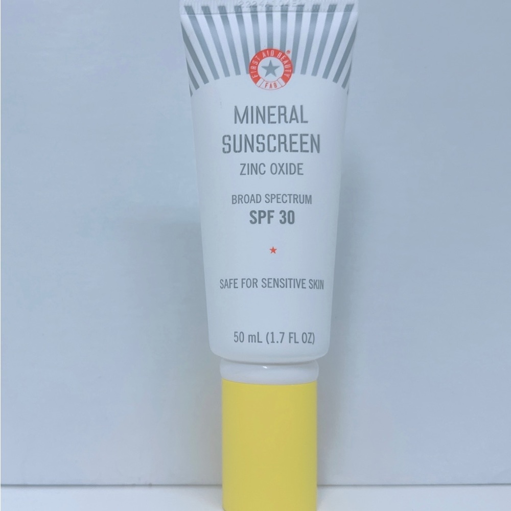 First Aid Beauty Mineral Sunscreen SPF 30 Zinc Oxide 1.7 oz EXP 06 / 2024